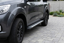 Nissan Navara/NP300 2016– Sidosteg Line (2 st, aluminium) foto 1