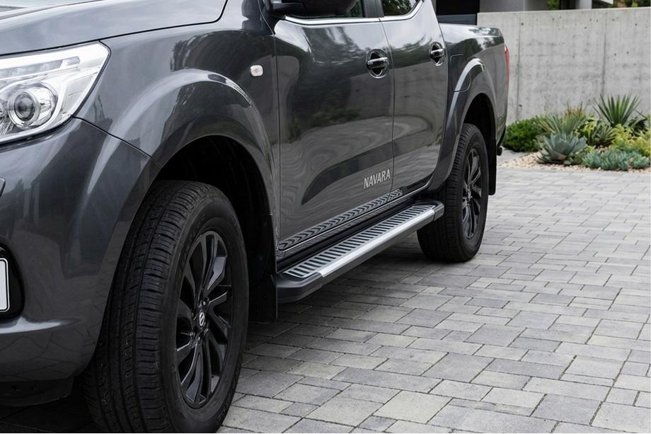 Nissan Navara/NP300 2016– Sidosteg Line (2 st, aluminium) Image