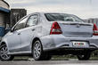 Test av den prisvärda sedanen Toyota Etios foto 5