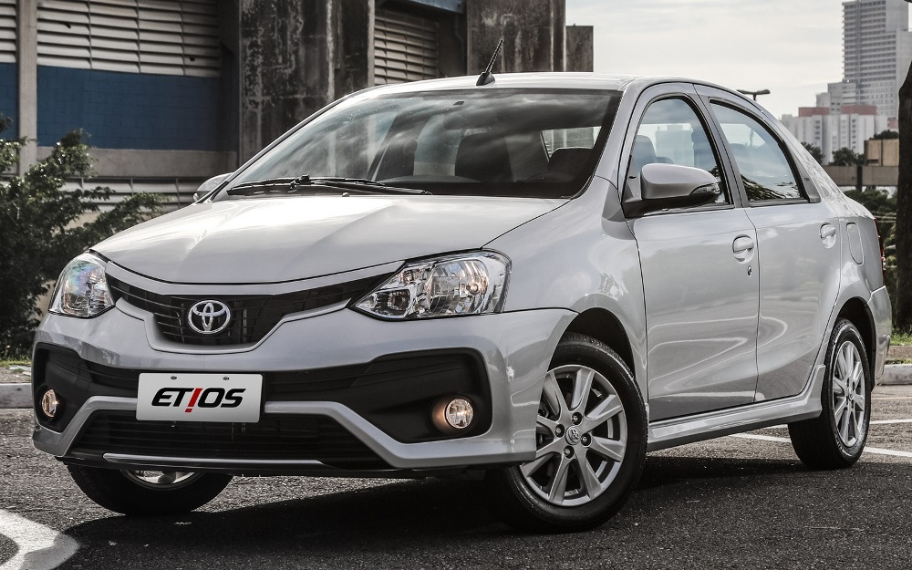 Test av den prisvärda sedanen Toyota Etios