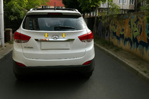 Hyundai IX-35 2010–2015 Kromlist ovanför registreringsskylten (bred) foto 4