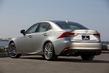 Uppdaterade sedanen Lexus IS foto 2