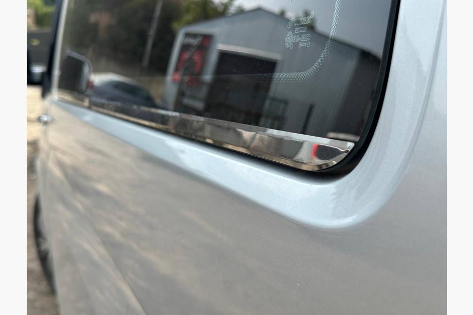 Volkswagen T5 Transporter 2003–2010 Nedre fönsterlist (6 delar, rostfritt stål) Lång hjulbas Foto 5