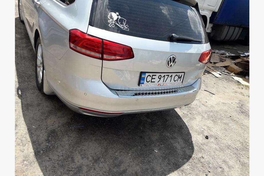 Volkswagen Passat B8 2015–2023 Kromlist för bakre stötfångare Carmos V1 (SW) Foto 8