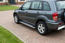 Toyota Rav 4 2001–2005 Sidosteg Maydos V2 (2 st, aluminium/rostfritt stål) foto 1