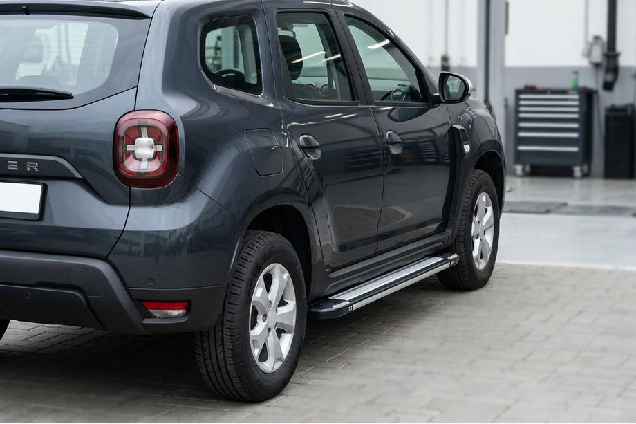 Dacia Duster 2018–2024 Sidosteg Rainbow (2 st, aluminium) Image