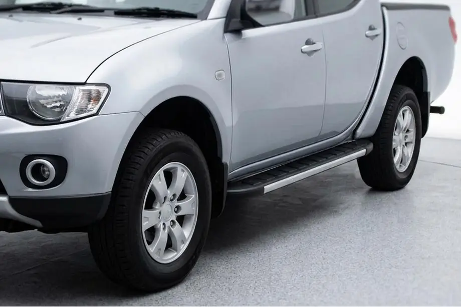 Mitsubishi L200 2015–2024 Sidosteg Duru (2 st, aluminium) Image