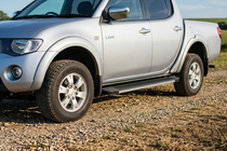 Mitsubishi L200 2015–2024 Sidosteg Maya V1 (2 st, aluminium) foto 1