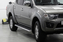 Mitsubishi L200 2015–2024 Sidosteg Maydos V1 (2 st, aluminium / rostfritt) foto 1