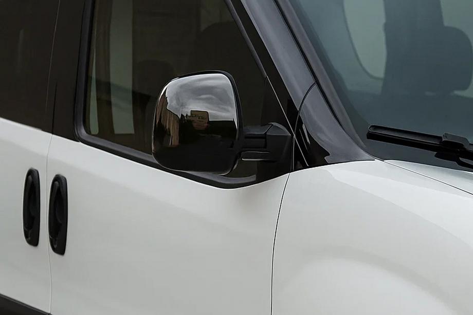 Opel Combo 2012–2018 Kåpor till sidospeglar svart krom (2 st, plast) Image