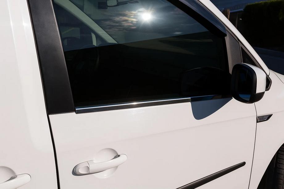 Volkswagen Caddy 2015–2020 Fönsterlist svart krom (2 st, rostfritt) Image