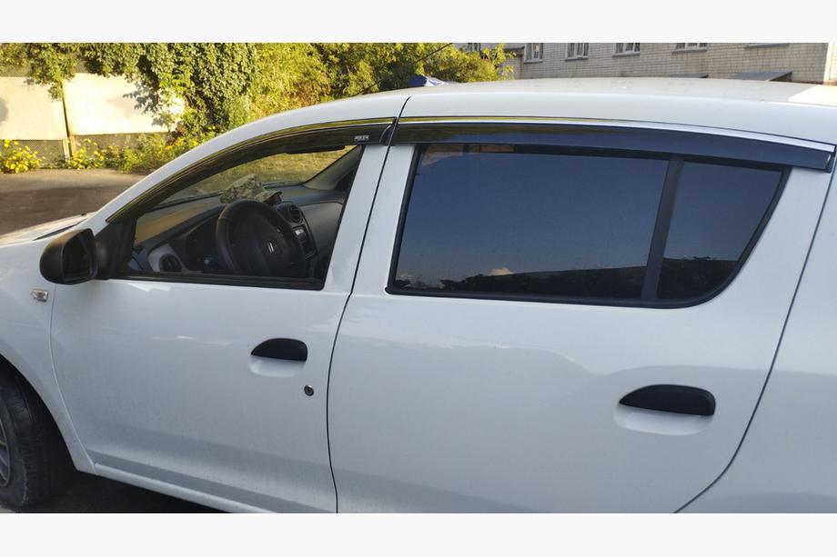 Renault Sandero 2013–2022 Vindavvisare med kromlist HB (4 st, Niken) Foto 1