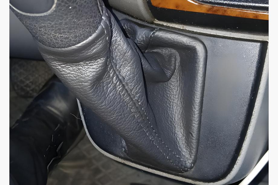 Volkswagen Crafter 2006–2016 Växelspaksdamask i läder Manuell växellåda Image
