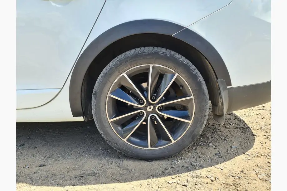 Renault Megane III 2009–2016 Hjulhuslister (8 st, svarta) Foto 7
