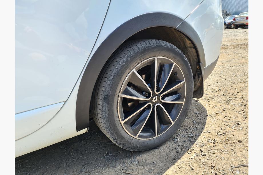Renault Megane III 2009–2016 Hjulhuslister (8 st, svarta) SW, ABS-plast Foto 10