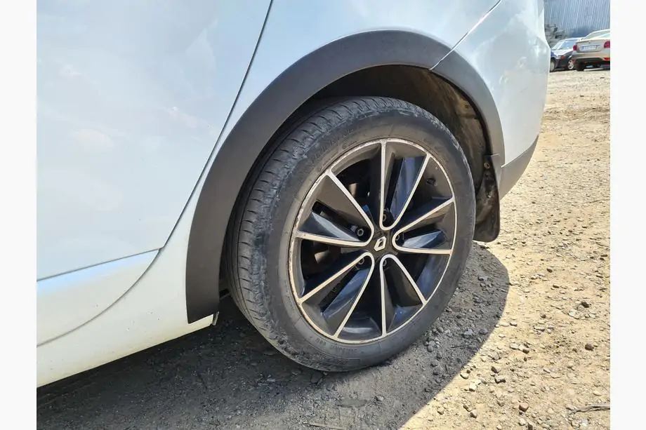 Renault Megane III 2009–2016 Hjulhuslister (8 st, svarta) Foto 10
