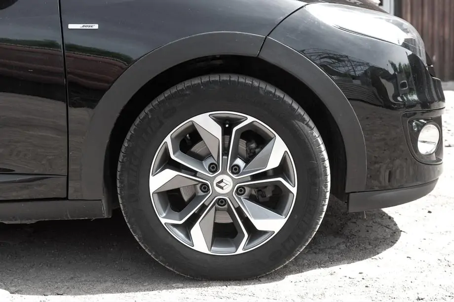 Renault Megane III 2009–2016 Hjulhuslister (8 st, svarta) Foto 4