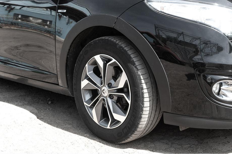 Renault Megane III 2009–2016 Hjulhuslister (8 st, svarta) SW, ABS-plast Foto 5