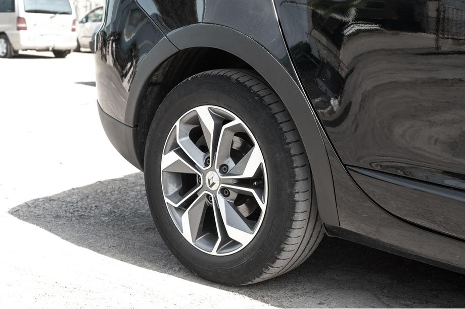Renault Megane III 2009–2016 Hjulhuslister (8 st, svarta) SW, ABS-plast Foto 8