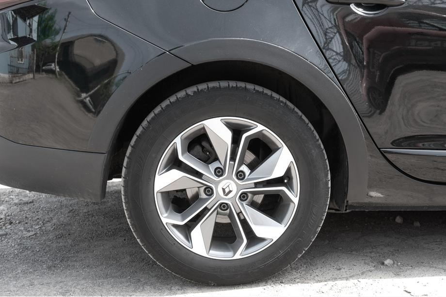 Renault Megane III 2009–2016 Hjulhuslister (8 st, svarta) SW, ABS-plast Foto 12