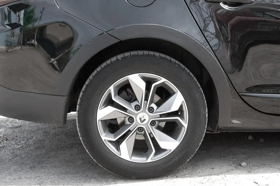 Renault Megane III 2009–2016 Hjulhuslister (8 st, svarta) Foto 12
