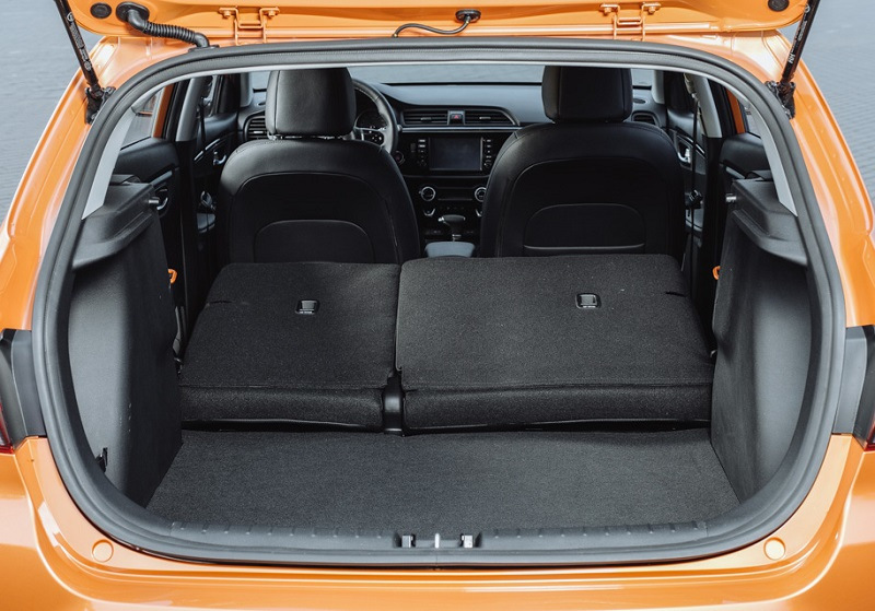 Test av crossoverversionen av halvkombin KIA Rio X-Line