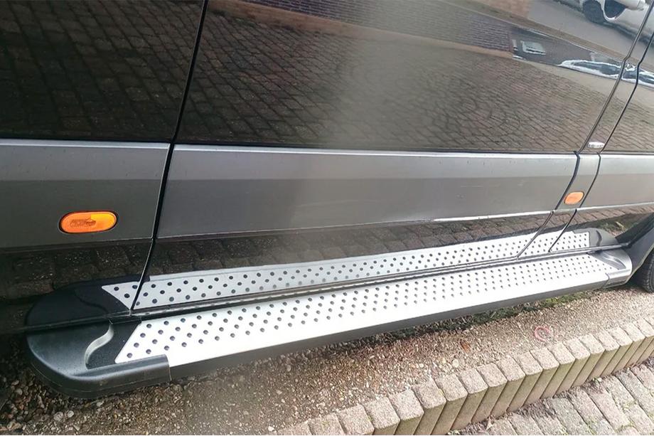 Volkswagen Crafter 2006–2016 Sidosteg Allmond Grey (2 st, aluminium) Lång/Extra lång Image