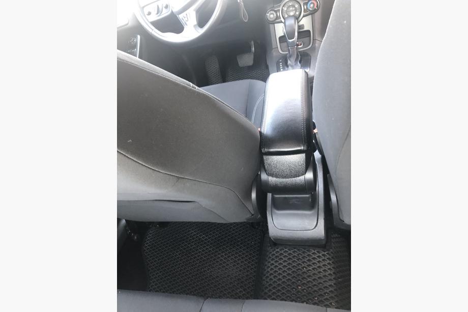 Ford Fiesta 2008–2017 Armstöd Foto 4