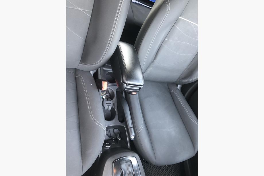 Ford Fiesta 2008–2017 Armstöd Foto 3