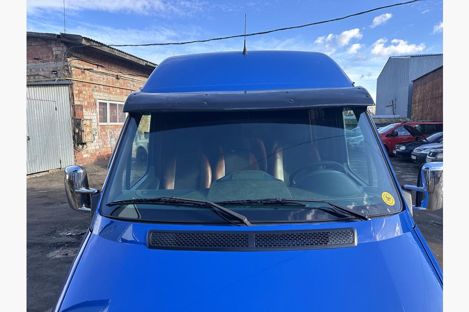 Mercedes Sprinter W901/902/903/904/905 1995–2006 Vindrutespoiler (svart blank, 5 mm) Foto 4