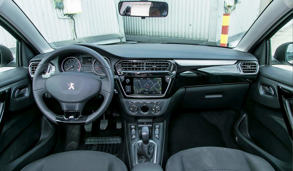 Test av uppdaterade sedanen Peugeot 301