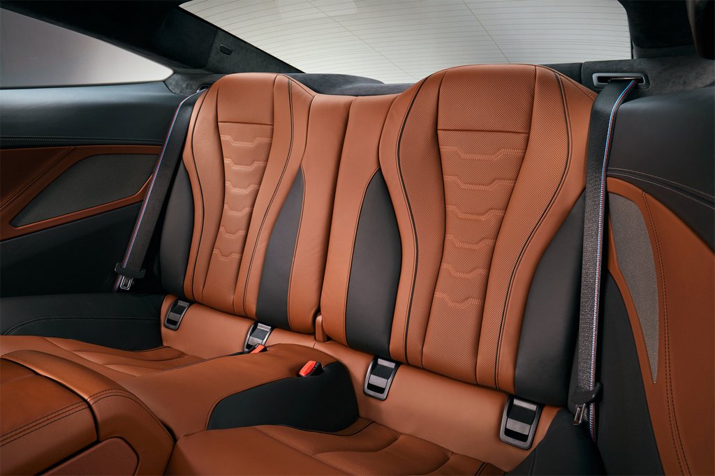 Recension av nya fyrhjulsdrivna coupén BMW 8-Series