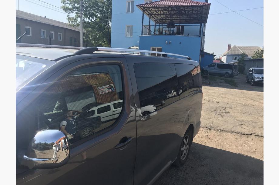 Peugeot Traveller 2017– Kromade takrails Lång hjulbas, plastfot Foto 2