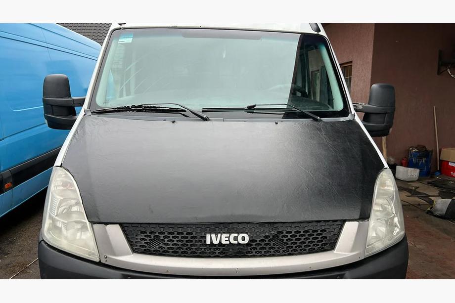 Iveco Daily 2006–2014 Huvskydd (text Daily) Image