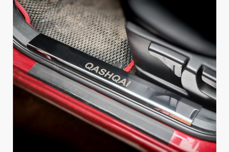 Nissan Qashqai 2007–2010 Tröskelskydd i rostfritt stål för plast (4 st) Image