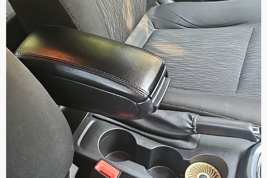 Opel Astra J 2009–2015 Armstöd (i kopphållaren) Foto 1