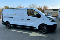 Nissan NV300/Primastar 2016– Sidosteg Allmond Black (2 st, aluminium) foto 5
