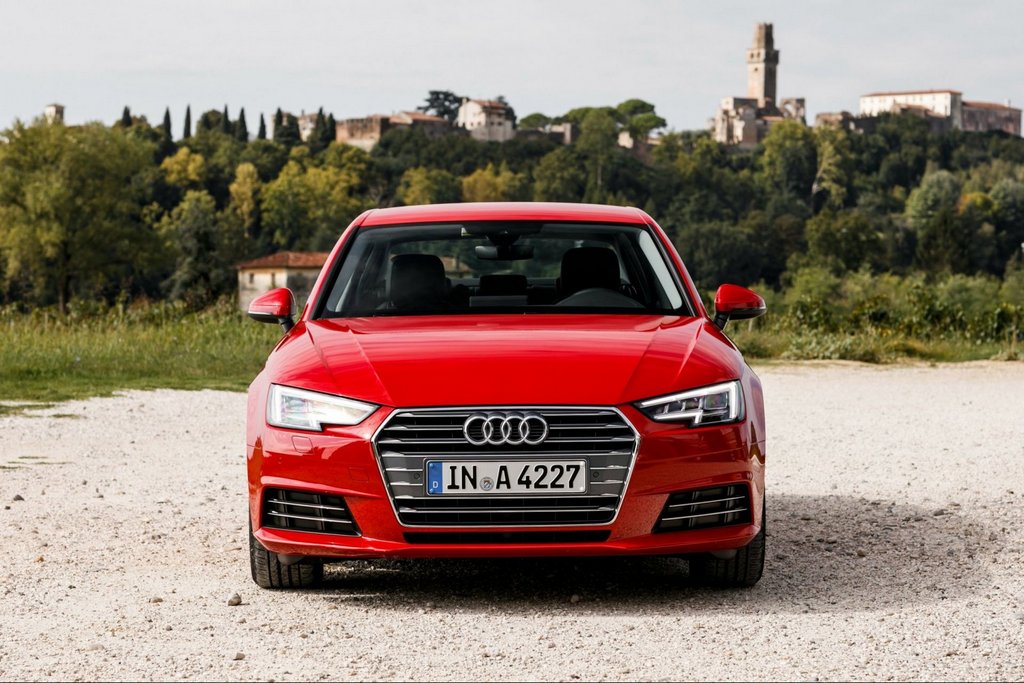 Femte generationen av sedanen Audi A4