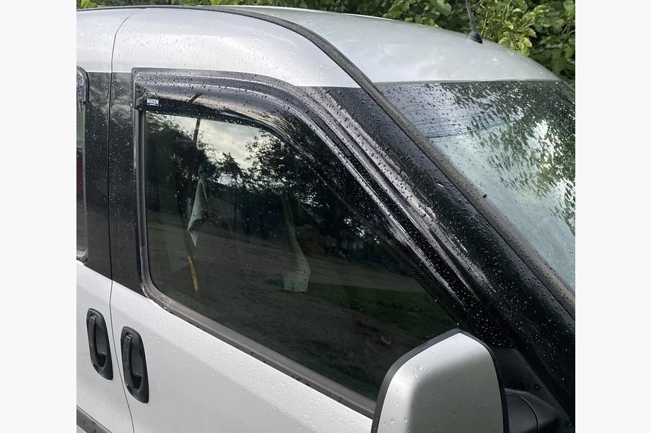 Fiat Doblo II 2010–2022 Vindavvisare (2 st, Niken) Image
