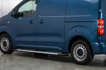 Citroen Jumpy/Dispatch 2017– Sidosteg Line (2 st, aluminium) foto 1