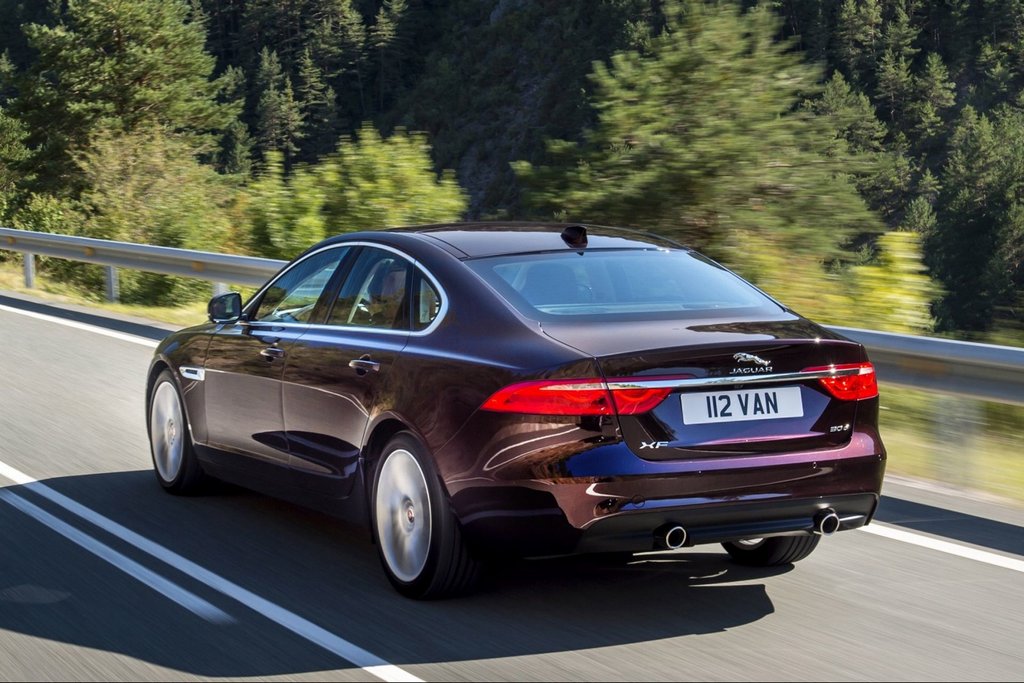 Premiumsedan Jaguar XF i andra generationen
