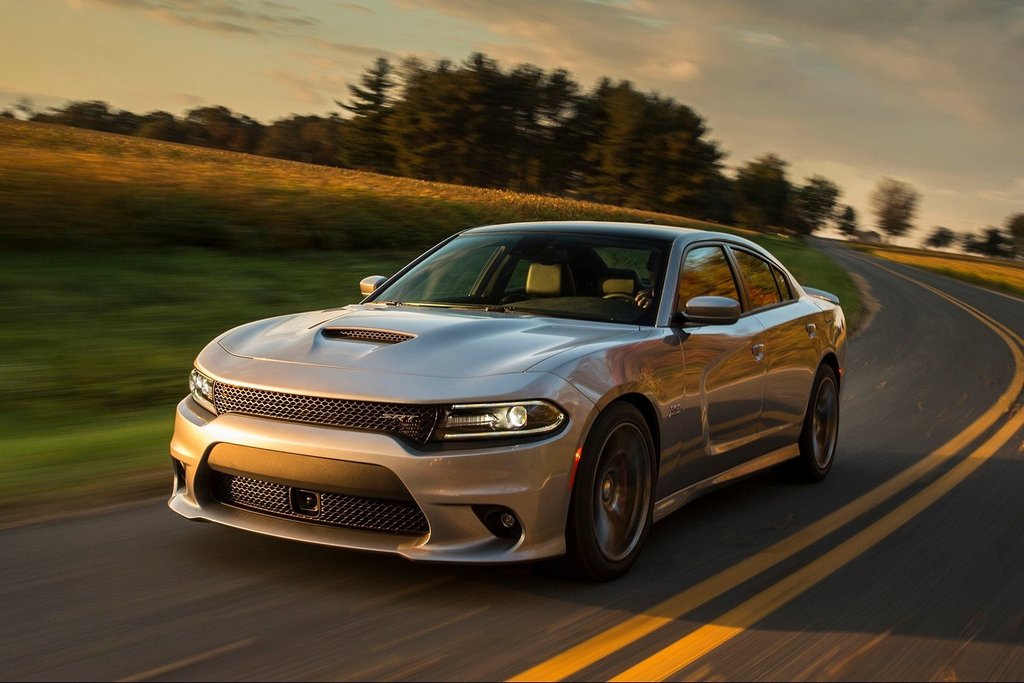 Sportig sedan Dodge Charger i sjunde generationen