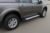Mitsubishi Pajero Sport 2008–2015 Sidosteg i X5-utförande (2 st, aluminium) foto 1