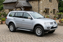 Mitsubishi Pajero Sport 2008–2015 Sidosteg Line (2 st, aluminium) foto 1