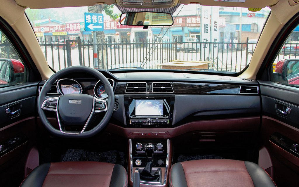 Sjussitsig crossover Lifan Myway