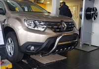 Dacia Duster 2018–2024 Frontbåge utan text WT003 (rostfritt stål) foto 14