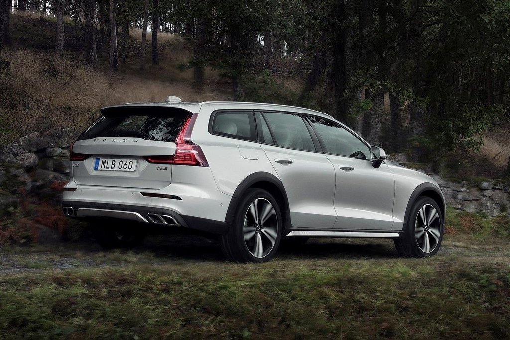 Andra generationen av Volvo V60 Cross Country med högre framkomlighet