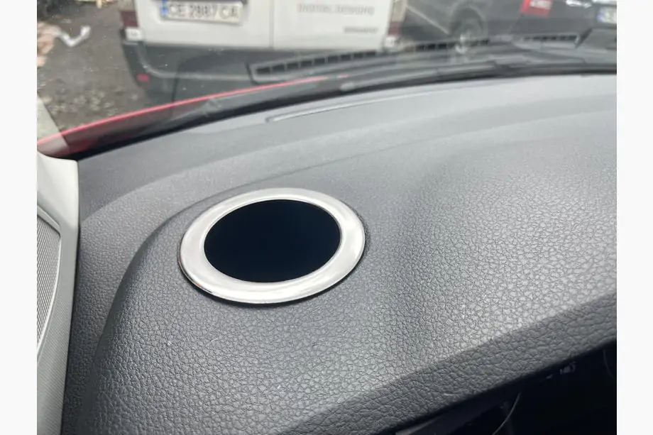 Volkswagen T6 2015–2024 Dekorlist till mugghållare (2 st, rostfritt stål) Image