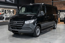 Mercedes Sprinter W907/W910 2018– Sidosteg Allmond Black (2 st, aluminium) foto 1