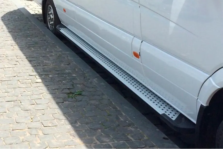 Mercedes Sprinter W907/W910 2018– Sidosteg Allmond Grey (2 st, aluminium) Image